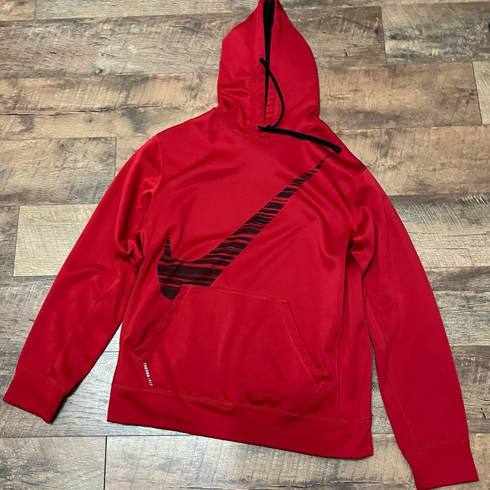Men’s Medium Nike therma-fit hoodie
